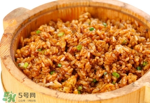 醬油炒飯怎么做？醬油炒飯生抽還是老抽