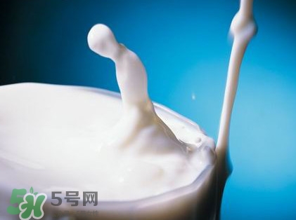 脫脂牛奶熱量高嗎？脫脂牛奶會(huì)發(fā)胖嗎