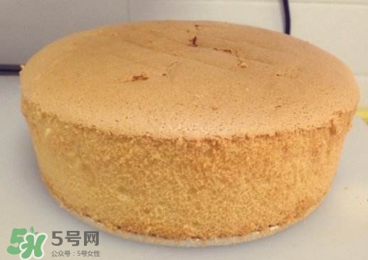 戚風(fēng)蛋糕怎么做才松軟？戚風(fēng)蛋糕怎么切開
