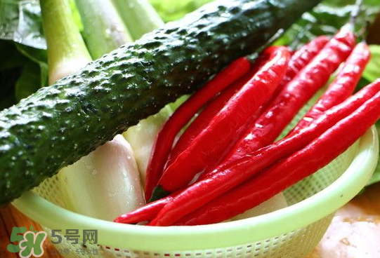 辣椒和黃瓜能一起吃嗎？黃瓜和辣椒一起吃好嗎？