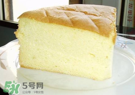 戚風(fēng)蛋糕怎么做才松軟？戚風(fēng)蛋糕怎么切開