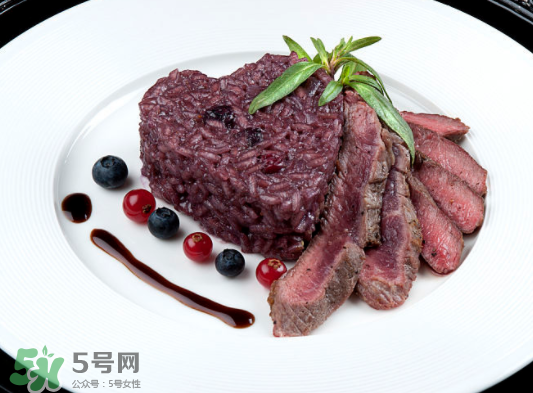 藍(lán)莓和牛肉能一起吃嗎？藍(lán)莓和牛肉會(huì)過(guò)敏嗎？