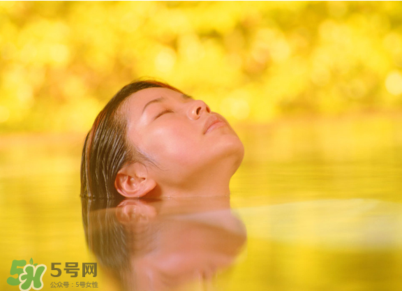 夏天可以泡溫泉嗎？冬天泡溫泉好還是夏天泡溫泉好？