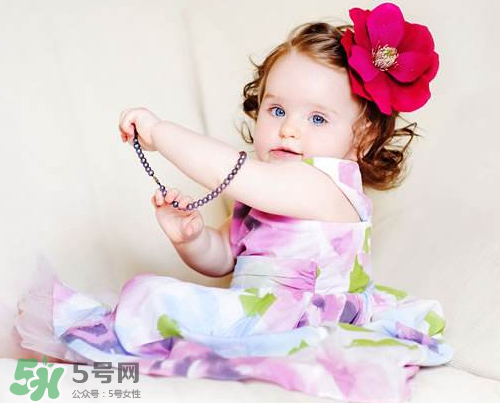 什么時(shí)候給寶寶剪指甲？寶寶多大可以剪指甲？