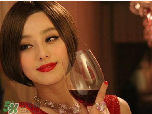 藍(lán)莓酒和葡萄酒哪個(gè)好？藍(lán)莓酒好還是葡萄酒好？