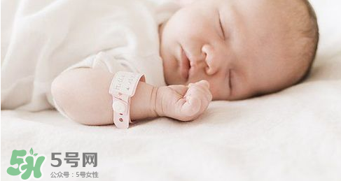 新生兒能用母乳洗臉嗎？新生兒能用母乳擦臉嗎？