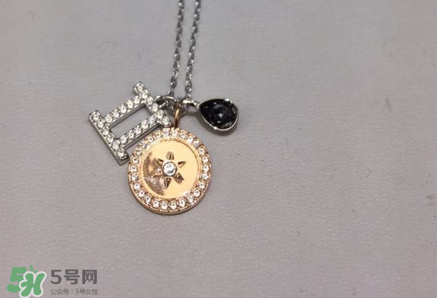施華洛世奇星座項(xiàng)鏈?zhǔn)鞘裁床馁|(zhì)？施華洛世奇星座項(xiàng)鏈材質(zhì)介紹