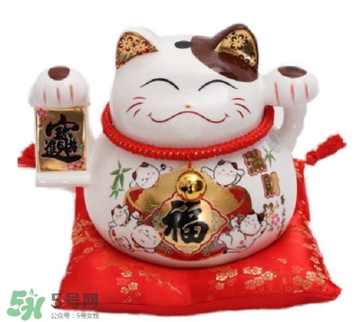 招財(cái)貓有什么講究？招財(cái)貓左手招什么右手招什么？