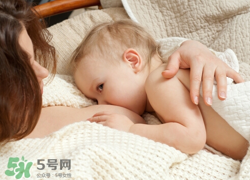 母乳喂養(yǎng)會(huì)胸下垂嗎？母乳喂養(yǎng)胸部下垂怎么辦？