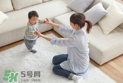 怎么糾正寶寶內(nèi)八字腳？寶寶八字腳幾歲前可以糾正？
