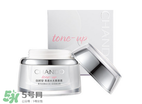 自然堂粉紅素顏霜和水光素顏霜有什么區(qū)別？哪款好用？