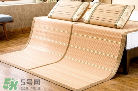 夏天擦涼席用熱水還是用冷水？涼席來年用時注意什么