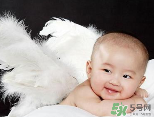 新生兒吃母乳拉稀是怎么回事？新生兒吃母乳拉稀怎么辦？