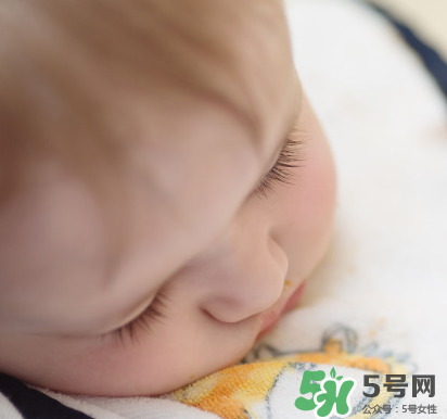 磨牙餅干幾個(gè)月寶寶能吃？磨牙餅干幾個(gè)月吃？