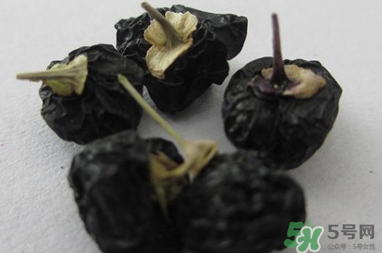 黑枸杞可以和菊花一起喝嗎？菊花和黑枸杞一起喝好嗎