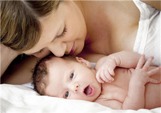 新生兒吃母乳拉稀是怎么回事？新生兒吃母乳拉稀怎么辦？
