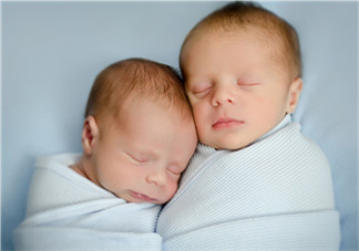 新生兒吃母乳需要喝水嗎？新生兒需不需要要喝水？