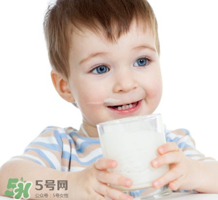 兒童能喝老年人奶粉嗎？老年人奶粉小孩能不能喝？