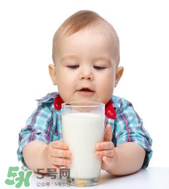 兒童能喝老年人奶粉嗎？老年人奶粉小孩能不能喝？