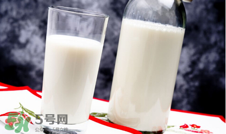 嬰兒奶粉老人能喝嗎？老人能不能喝嬰兒奶粉？