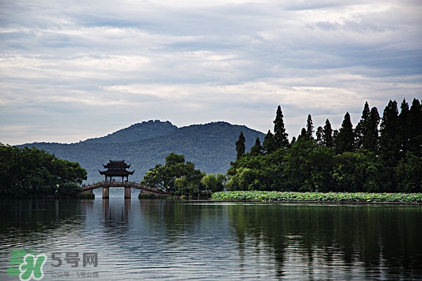 8月份去杭州穿什么？八月份去杭州穿什么衣服