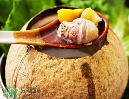 椰子雞里面的耶肉能吃嗎？椰子雞湯底怎麼做