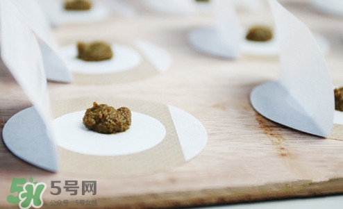 三伏灸一療程多少錢？三伏灸和三伏貼的區(qū)別