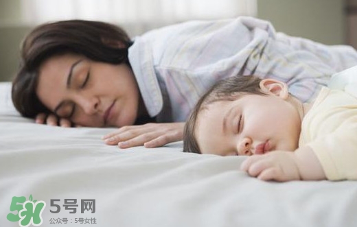晚上睡覺趴著睡好嗎？晚上趴著睡覺有什么壞處