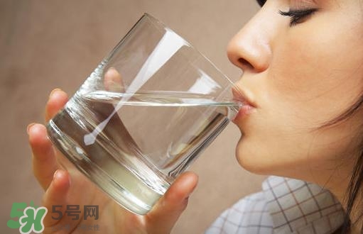 入伏喝什么水好？入伏喝熱水還是冷水？