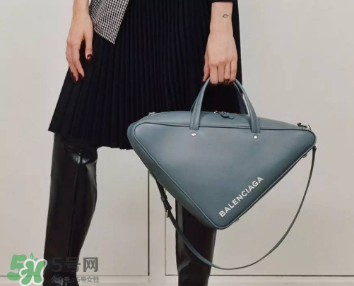 balenciaga三角形包包多少錢(qián)？巴黎世家三角包包專柜價(jià)格