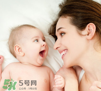 寶寶吐奶和哭有關(guān)系嗎？寶寶哭會引起吐奶嗎？