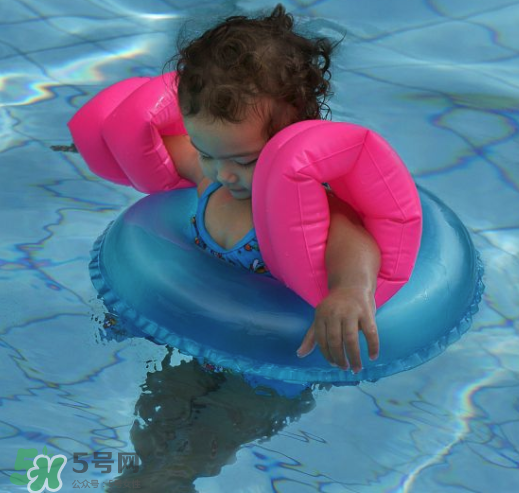 小孩玩水多久合適？小孩多久玩一次水好？