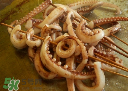 鐵板魷魚有營養(yǎng)嗎？鐵板魷魚對身體有害嗎
