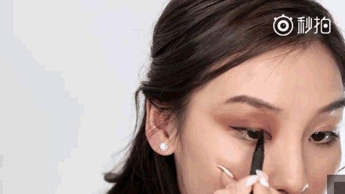 眼影貼怎么用？眼影貼使用方法