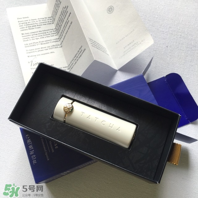tatcha梅子粉好看嗎？tatcha白管口紅梅子粉試色