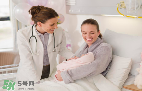 三伏天坐月子可以洗澡嗎？三伏天坐月子可以穿短袖嗎？