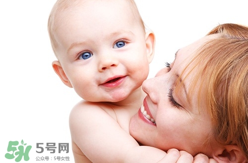 三伏天坐月子可以洗澡嗎？三伏天坐月子可以穿短袖嗎？
