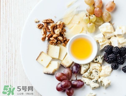 貼三伏貼不能吃什么？三伏貼不能吃什么食物？