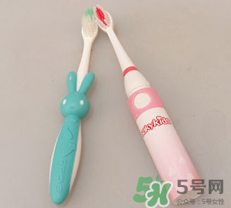兒童電動(dòng)牙刷聲波的好還是旋轉(zhuǎn)的好？?jī)和妱?dòng)牙刷怎么選？
