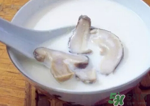 牛奶燉香菇可以治鼻炎嗎？牛奶燉香菇吃了有什么作用？