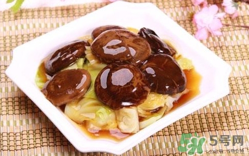 牛奶燉香菇可以治鼻炎嗎？牛奶燉香菇吃了有什么作用？