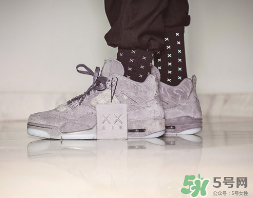 kaws與air jordan 4黑色版本親友限定款什么時(shí)候發(fā)售？