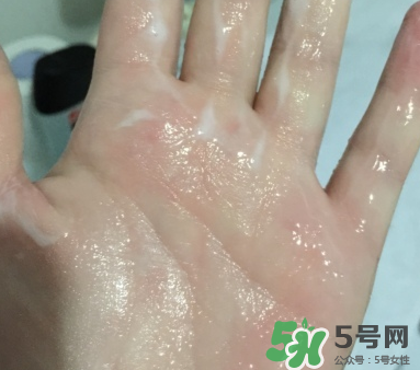 eve女性護理液粉色瓶和藍色瓶有什么區(qū)別？