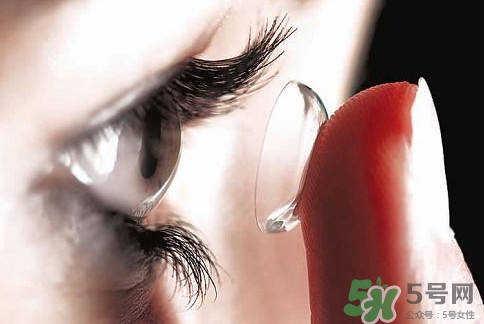 隱形眼鏡一天能戴多久？隱形眼鏡多久更換一次？