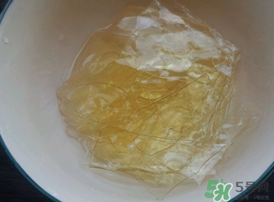 吉利丁片用冷水泡多久？吉利丁片做果凍的比例