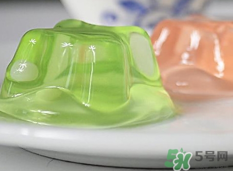 吉利丁片用冷水泡多久？吉利丁片做果凍的比例