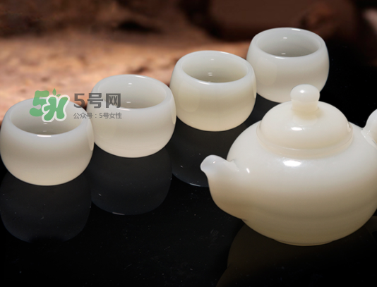 三伏天可以喝白酒嗎？三伏天喝白酒好還是啤酒？
