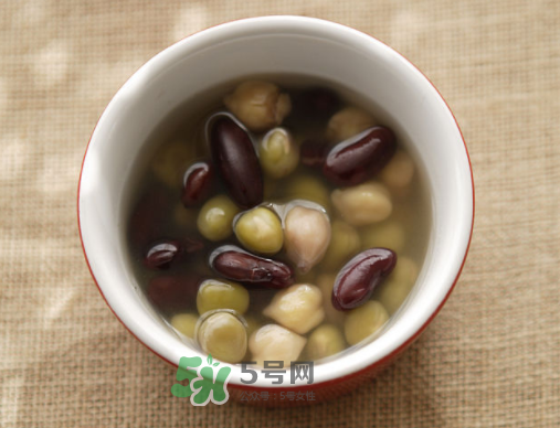 三伏天可以喝綠豆湯嗎？三伏天是喝綠豆湯還是喝生姜水？