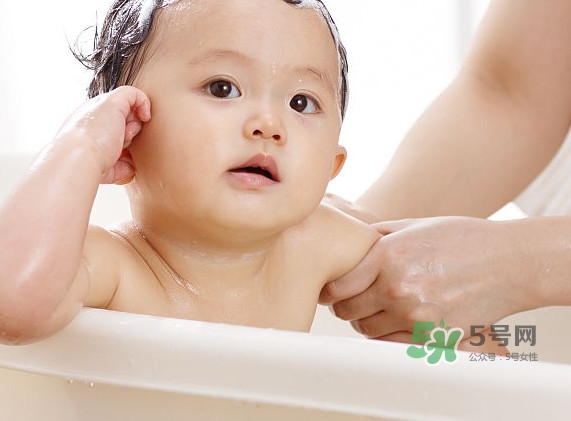 十滴水可以給寶寶洗澡嗎？十滴水給嬰兒洗澡用量