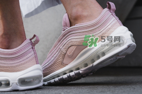 nike air max 97粉色蛇皮怎么樣_上腳效果好看嗎？